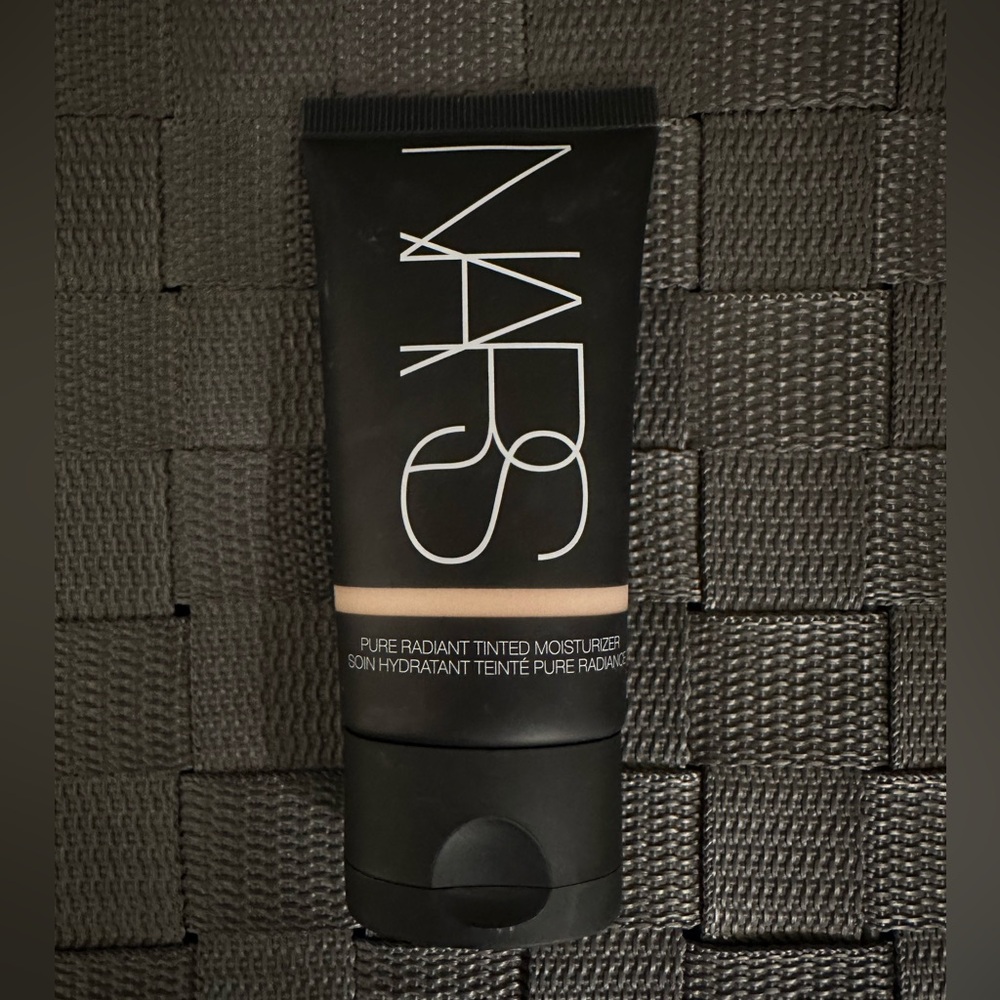 NARS Pure Radiant Tinted Moisturizer – Light 1.2